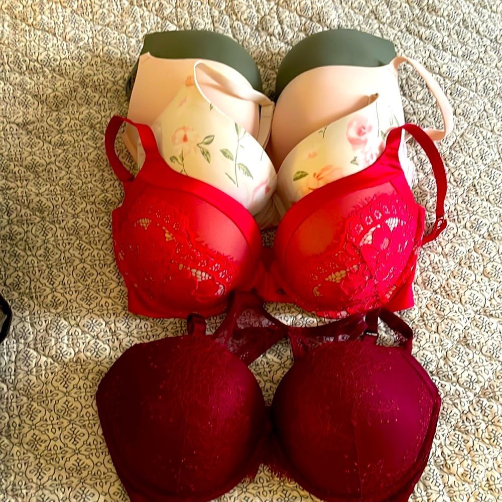 5 VICTORIA’s SECRET Bras 34DDD